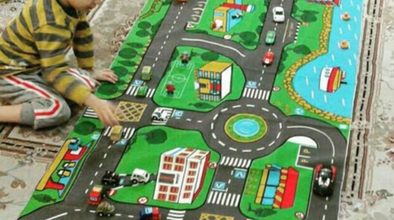 بازی شهر کوچک همراه با علائم رانندگی